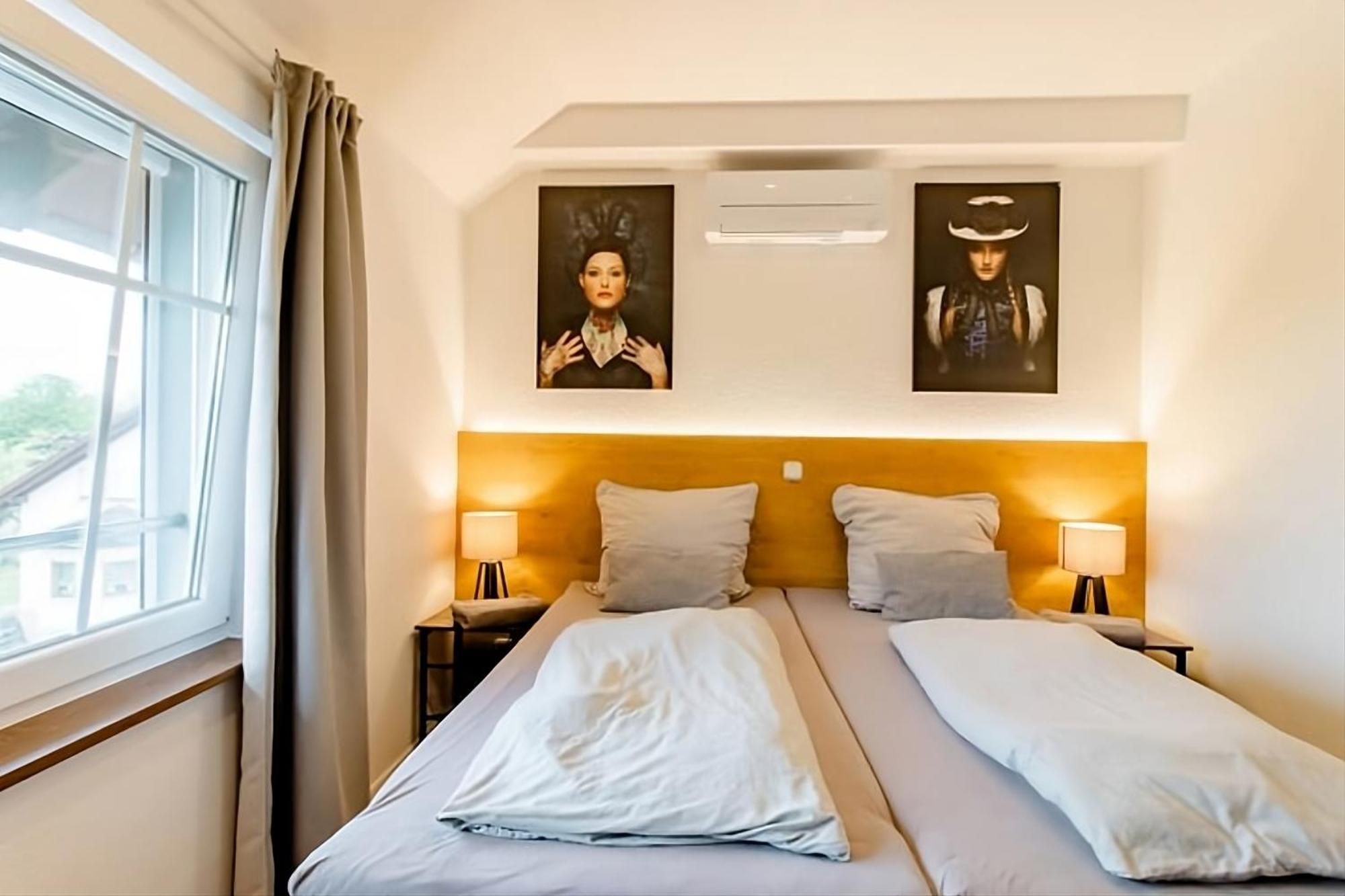 Komfortables Doppelzimmer In Kehl Goldscheuer - 1A Guesthouse 외부 사진